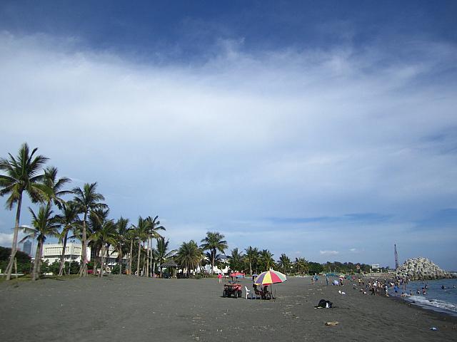 隣は海水浴場