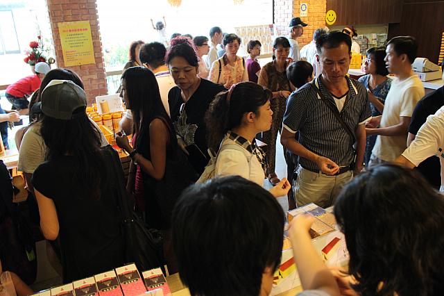 平日だというのにおいしいものを求める台湾の方の飽くなき戦いは続くのです♪