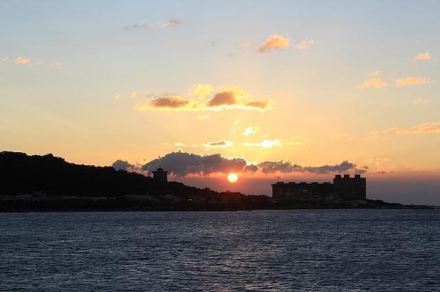 お腹もいっぱいになったところで有名な淡水の夕陽を船から見ることができました