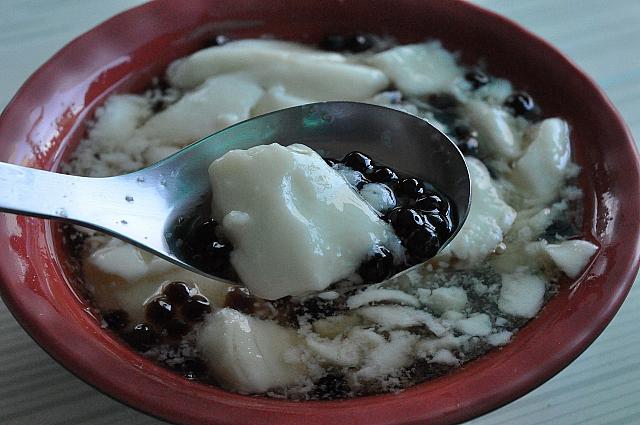 タピオカ豆花のタピオカは小粒でつるんと口に入っていきますよ～
