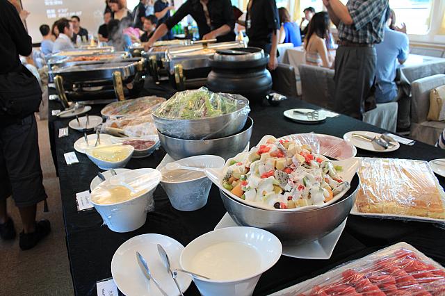 15種類ほどのお料理が並びました
