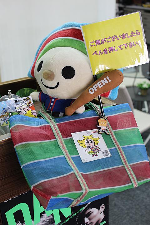 ナビプラザではOPENちゃんも台客包を持って皆さまをお迎え中♪
