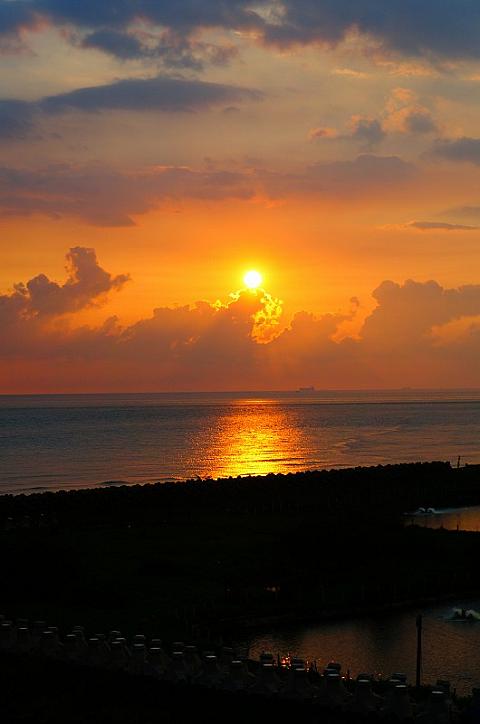 でも奇跡的に雲の切れ間から夕陽がこんにちは！嬉しい～♪