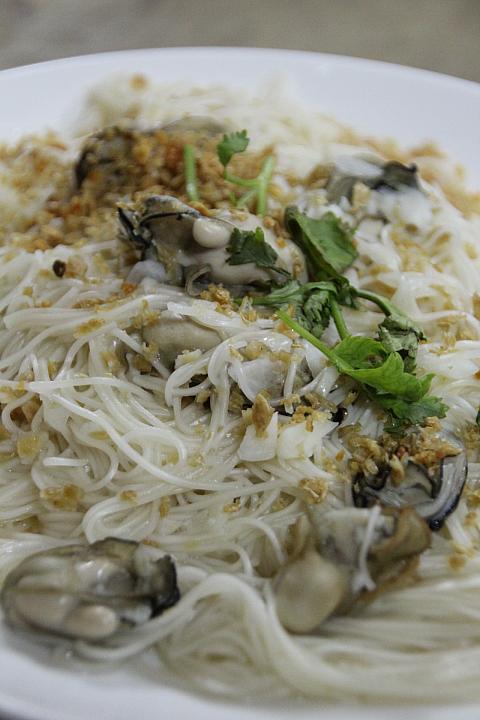 蚵仔麺線（牡蠣のそうめん）。嘉義は牡蠣も有名なんですよ！