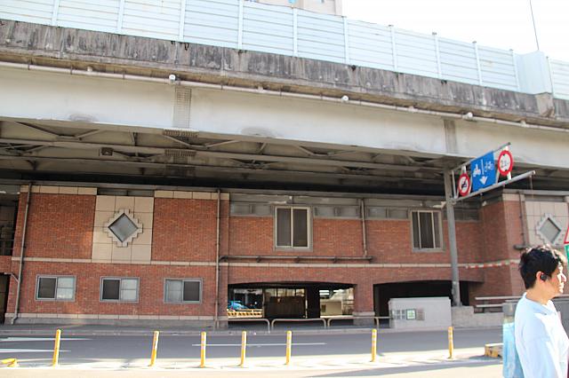 台北橋の下も有効活用は台湾風