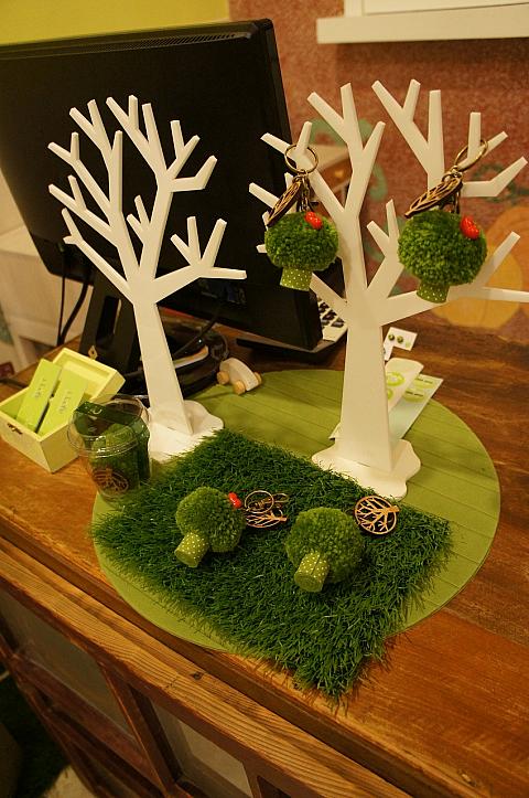 この毛糸で作った植物シリーズもオフィスにあれば癒されそう☆