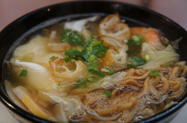 ナビはもちろん「鍋燒意麺65元」を注文！具材も豊富でダシもちゃんととってあるのが◎。この日はちょっと寒かったので、温まりました～♪