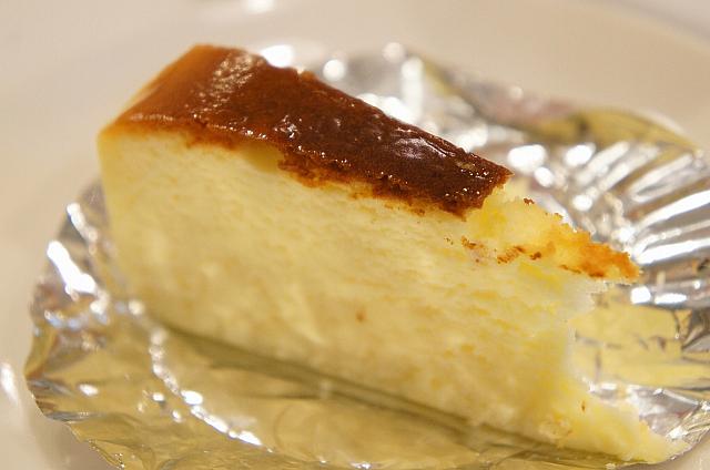 ミニケーキと飲み物がついて99元！ドリンクは差額を払うと好きなものを選べますよ～