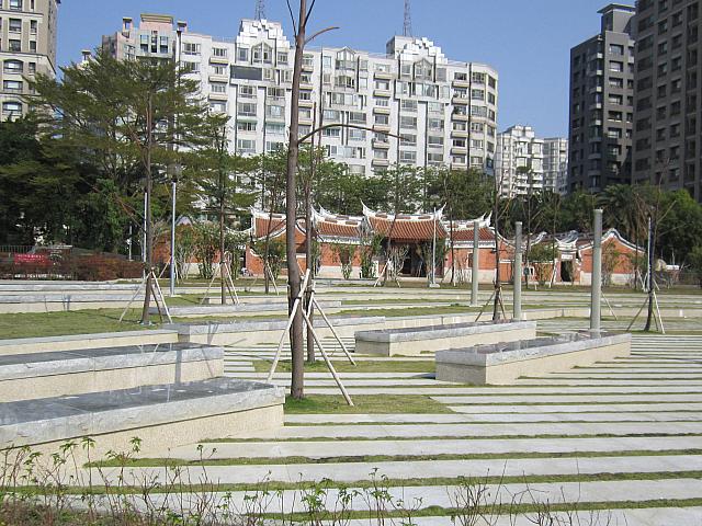 台湾の伝統的な家屋建築や民俗資料を展示した資料館は現在改修工事中で、レストランなどの本格的な再開は3月16日以降の予定。