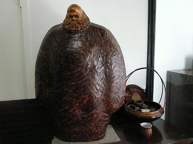 変わった木彫にも出会えます