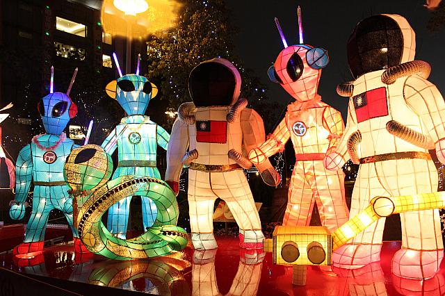 宇宙人と仲良くなった宇宙飛行士さんの近くには・・・