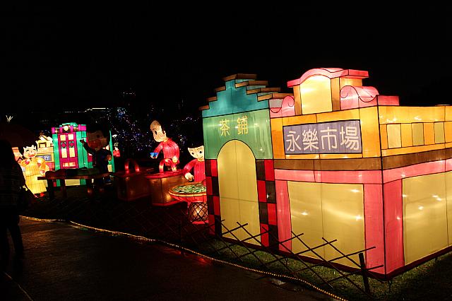 その横には今の迪化街！移り変わりの様子が見て学べるというわけなんです！