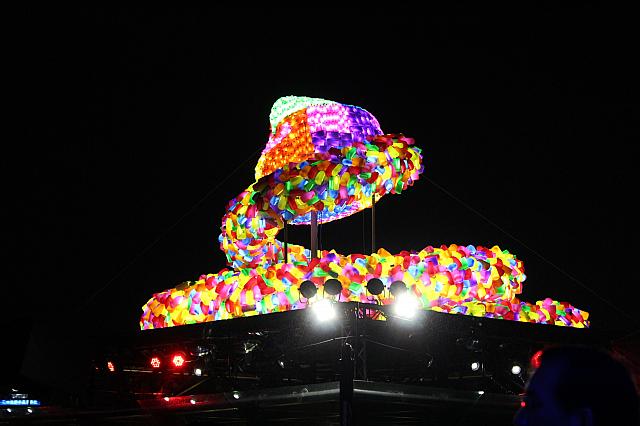 実はこれ、回収されたペットボトルを16888個使用して作られたんです！