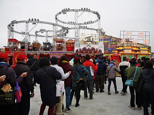 空が暗くなる前に、「宗教祈福燈區」というコーナーへ