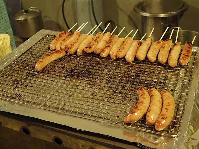 夜市を思わせる香腸（ソーセージ）もあります。1本30元