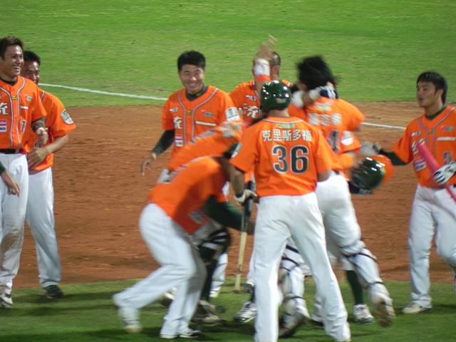9回裏、統一ライオンズのサヨナラ勝ち！劇的な幕切れでした。このカードは実力が拮抗していておすすめです