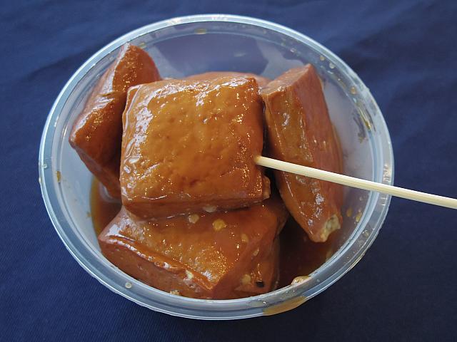 ビールに合う豆干50元。台湾らしい球場フードです