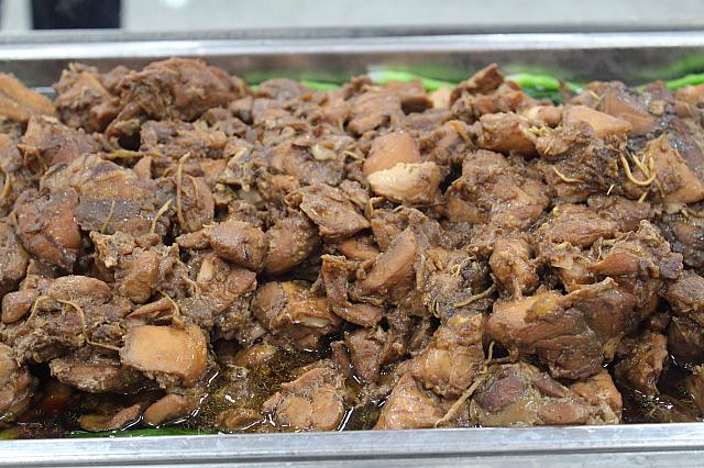 まずはコーヒーチキンがお目見えするそうです