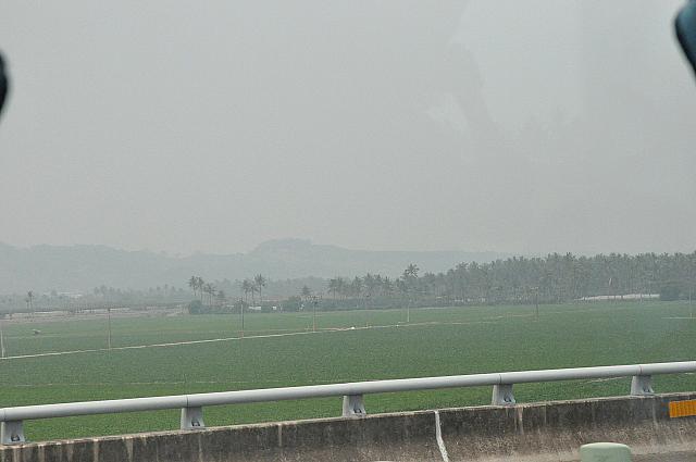 バスの窓からはのどかな風景がのぞめます