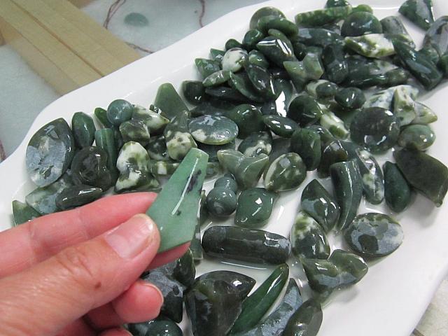 これが台湾玉の原石。