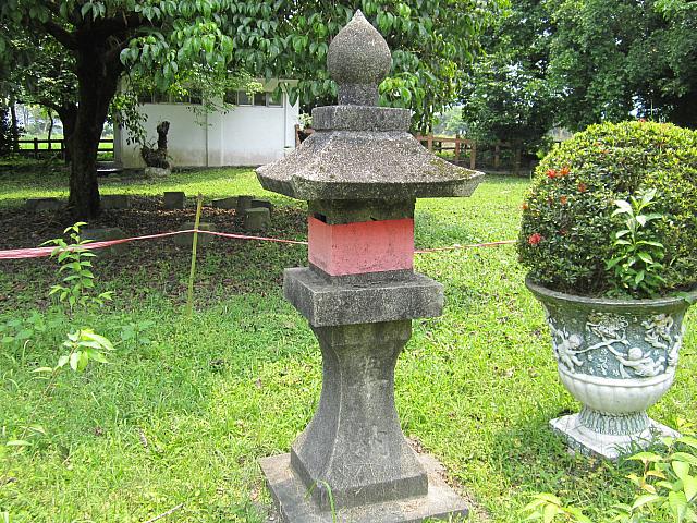 石灯籠も当時のまま。