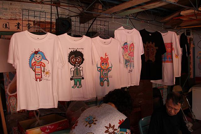 Tシャツまで販売していましよ～！しかも、サイズも色々取り揃えているらしい！！