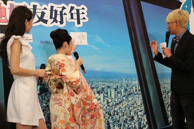 後にあったパネルを利用して東京の魅了を伝えるなど、日本代表として精一杯アピールしてくれました！