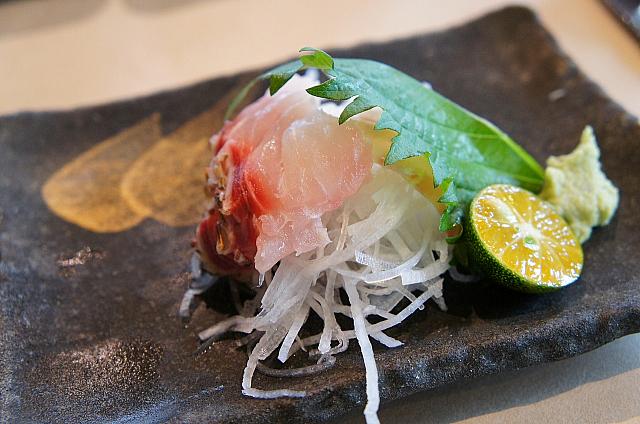 鯛のお刺身。鯛と言っても2種類の鯛を食べ比べすることができましたよ！