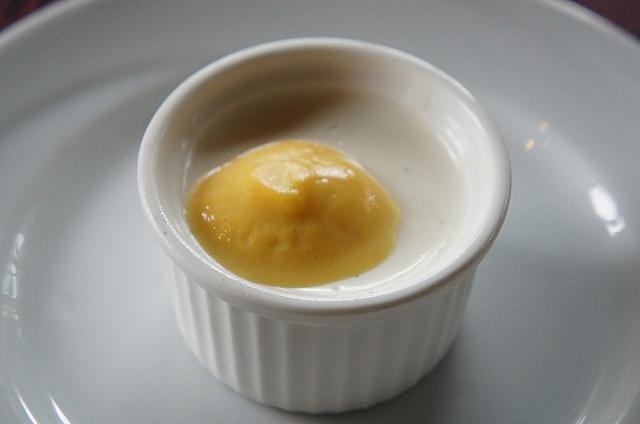パンプキンムースが！中にかぼちゃが入っています