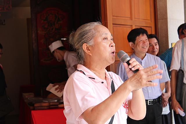 台北霞海城隍廟の紹介にかけては、この方陳文文さんの右に出る者はいないでしょう