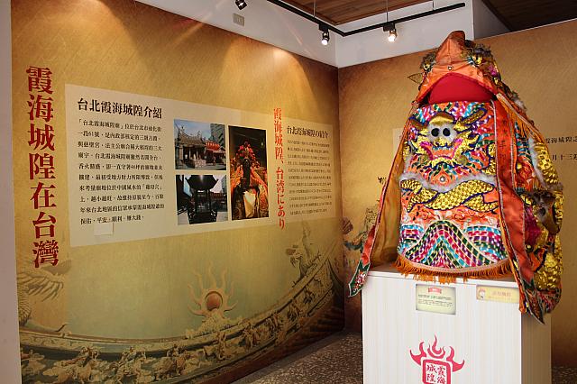 また、内部を覗いてみると…