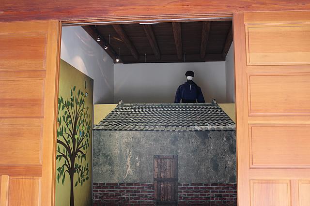 展示会の奥には忍者のような人が…？