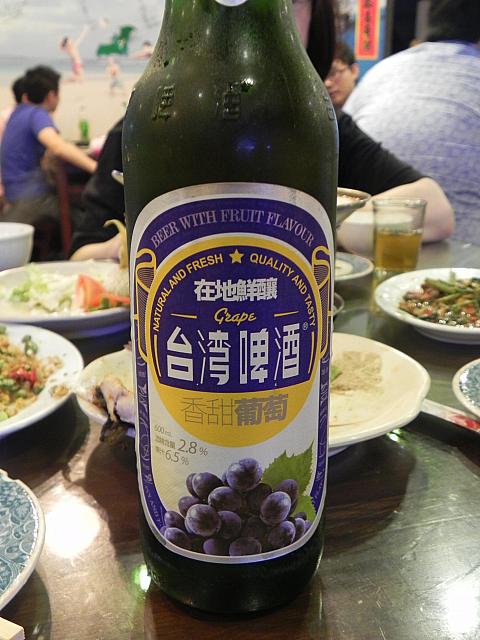 次はブドウビールを飲んでみました