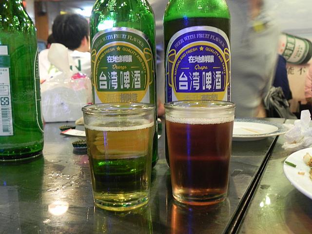こちらは色もハッキリ違います。飲んでみた感想は…限りなくファ●タグレープに近い！！