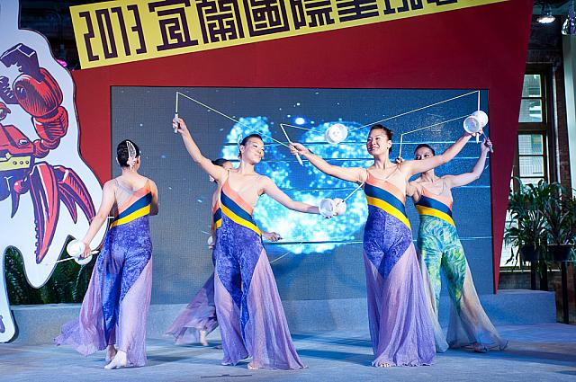 つづいて幾米の絵本を舞台化したこともあるディアボロ・ダンス・シアターが演技を披露