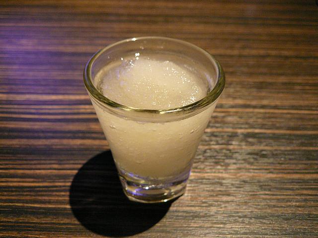 食後には養生醋飲料のサービス。凍っていてシャリシャリおいしいんです！