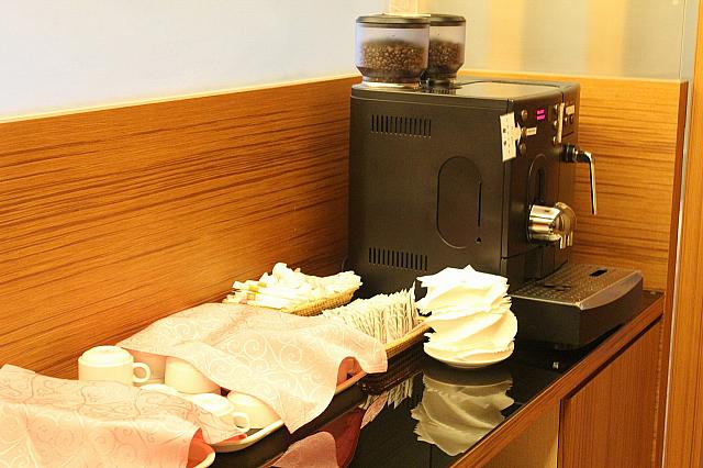 お風呂を使ったお客さん用に、お水やコーヒー・紅茶のサービスもありました
