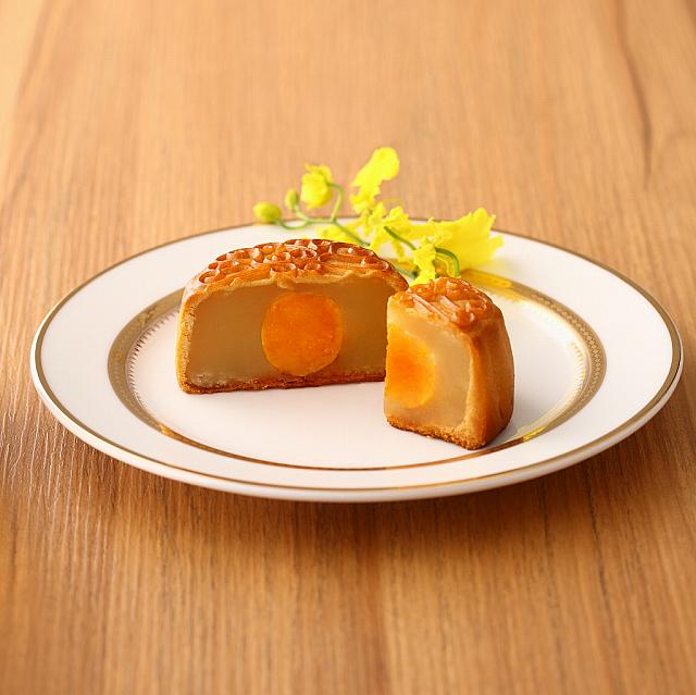 アンバサダーホテルの月餅は満月をイメージ？