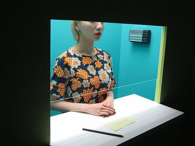 劇団員とこんなに近距離。会期中の約3ヶ月、ほとんど毎日ですよ～、すごい！