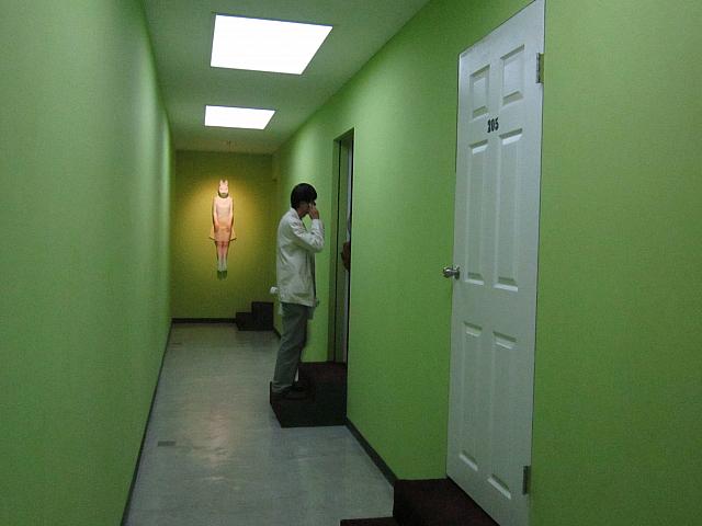 今回は台北で大人気の河床劇団が参加。展示室の中にさらに小さな部屋をいくつも作り、それぞれの小部屋で1人の観客のために１人のパフォーマンスが繰り広げられるんですって。