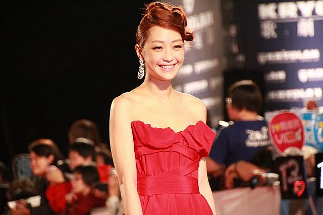 幼いイメージのあった謝欣穎も今ではこんなに大人！