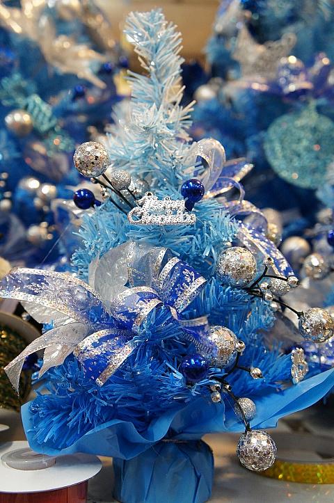 クリスマスはもうすぐ・・・。台湾のクリスマスは日本ほど派手ではないですが、長安西路のディスプレイ街を歩くのは結構楽しいですよ～