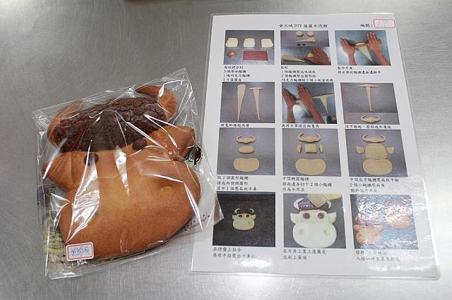 見本と作り方表が各テーブルに配られます