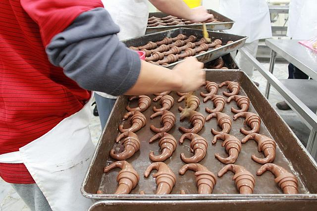 これはチョコ味。黄身を塗って焼けば出来上がり♪