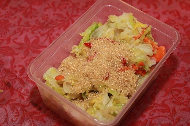 砂糖を加えます