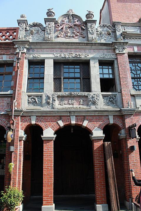 パっと見ただけではどんな建築様式なのかさっぱり