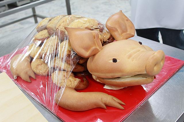 廟の前で飾られることもある豚さん金牛角