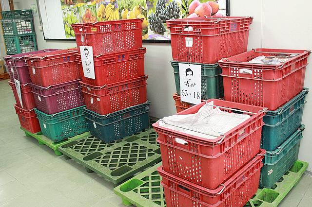 こちらで扱っている野菜には、農家の顔が見えるようにと農家別にきちんと分けられています