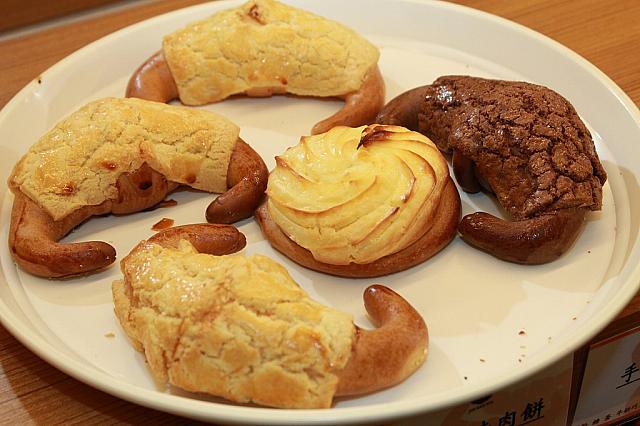 普通の金牛角にメロンパンの生地を載せた「菠蘿シリーズ」が最近のいちおしだそうです