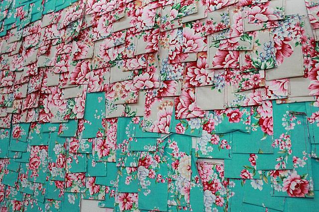 2階に上がるとすぐのところにあるこの花布が気に入りました～
